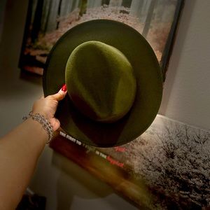 Olive green brimmed hat with red lining
